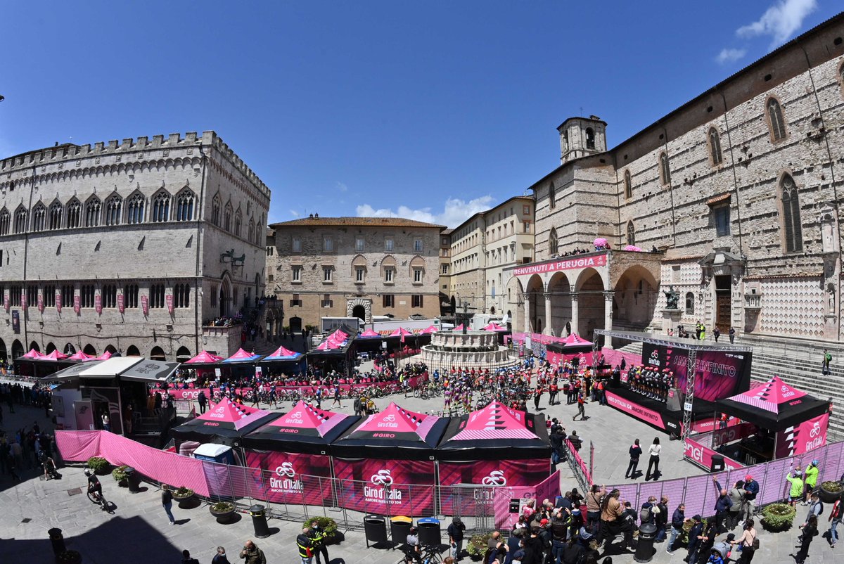 giroditalia's tweet photo. Perugia 💗 

#Giro. https://t.co/dRsxPpdsVr