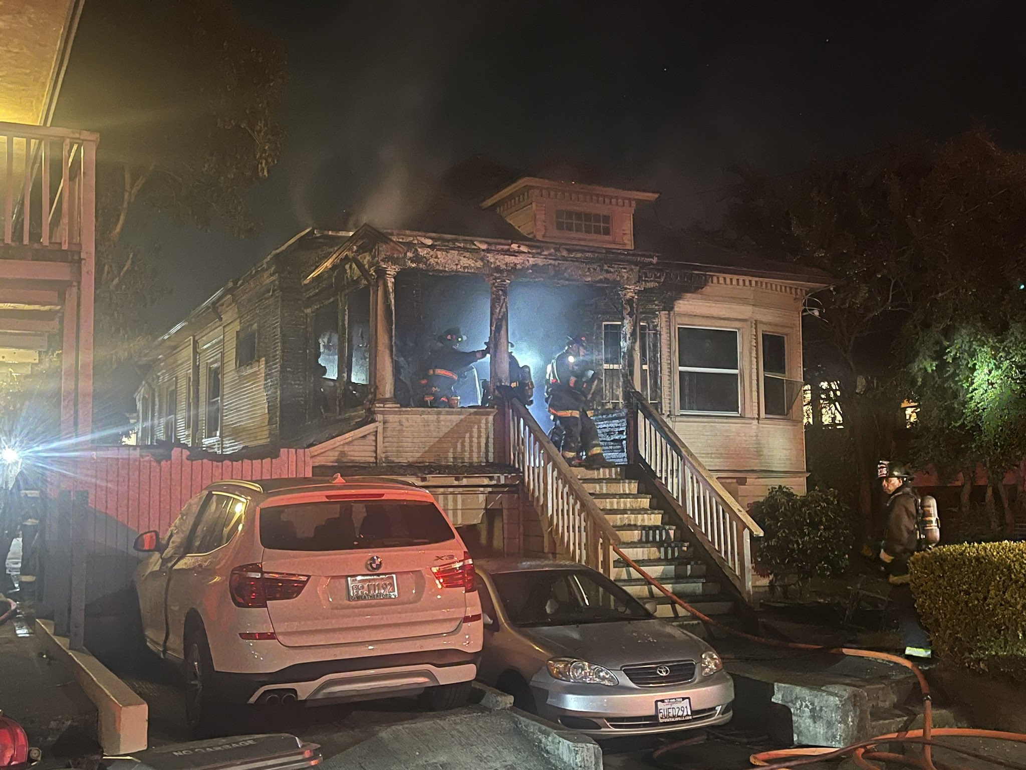 code negatief Boost Oakland Firefighters on Twitter: "600 block Alcatraz- crews on acne working  a fire in a single family residence. #avoid the area. Engines 8, 19, 5, 15,  Truck 5, Battalion 2. . #oakland https://t.co/eNtcEfjUpC" / Twitter