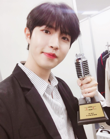 bluebubbled_'s tweet photo. ➛ day 19. favorite jaehwan0527 post/s 

— https://t.co/91szyAt1dV
— #anysongchallenge https://t.co/LlTaHgNZYI
— #theanswerchallenge https://t.co/kLvA84kI9A
— https://t.co/AqG94BwLDW

#27DaysWithKimJaehwan #김재환 https://t.co/jPh07cMkr2