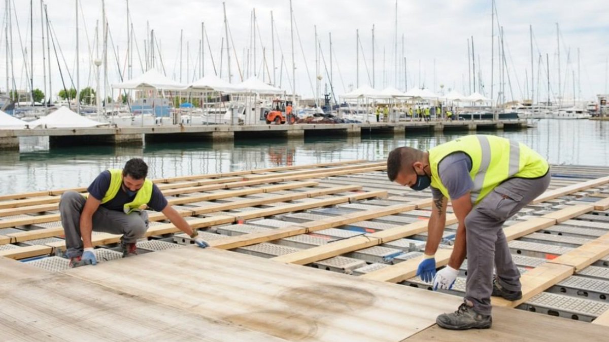 The build of the event site has begun! 🎉 Palma's Moll Vell is a hive of activity and alive with the prospect of what lies ahead in just 15 days' time! 🗓️ #SeeYouInJune #PalmaSuperyachtshow #BoatShowPalma 📷 @BoatshowPalma