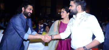 PradeepSarithaM's tweet photo. wish u many more happy returns of the day sensational singer @sidsriram garu🤗❤️  Thanks for the beautiful song #NeeliNeeliAakasam 

#30RojulloPreminchadamEla #HBDSidSriram #SidSriram #HappyBirthdaySidSriram @impradeepmachi @Actor_Amritha https://t.co/t9HMQKCEQb