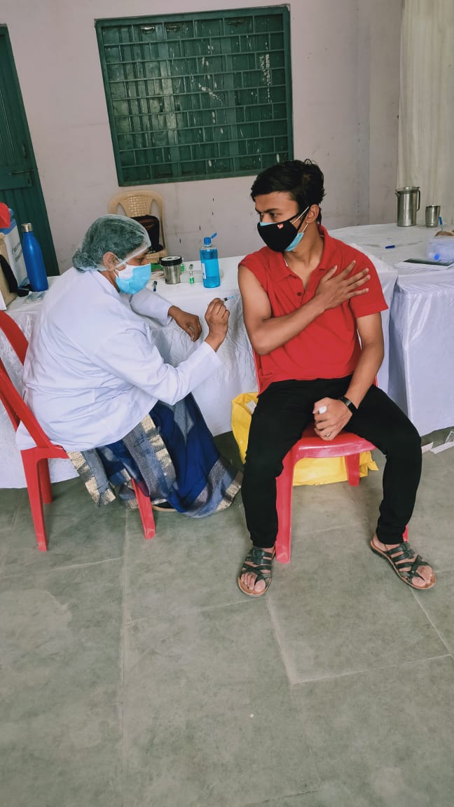 SumitPo10270342's tweet photo. #vaccinated 
#vaccinationfor18plus https://t.co/ii95jUSc05