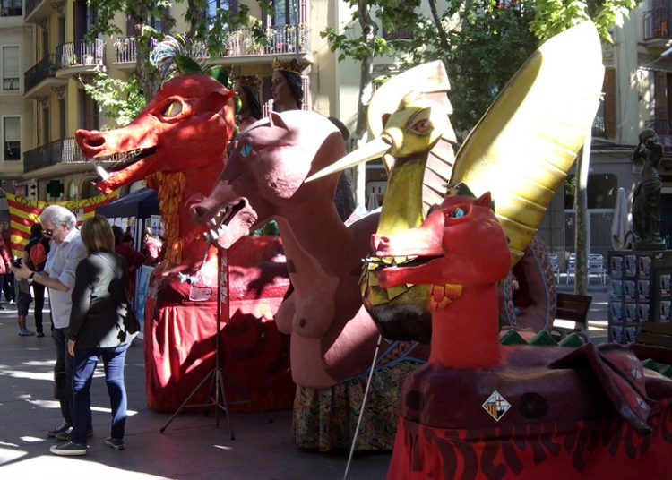 Arriben les #FestesMaig2021 al #Poblenou! 🥳🥳

Tornem a veure el Drac, l'Estarrufat o la Víbria, això sí, amb totes les mesures de seguretat. 😷

Enguany, cal reservar entrada. 🎫

Descobreix el programa!
👀👉 ow.ly/Ahxa50EQaOR