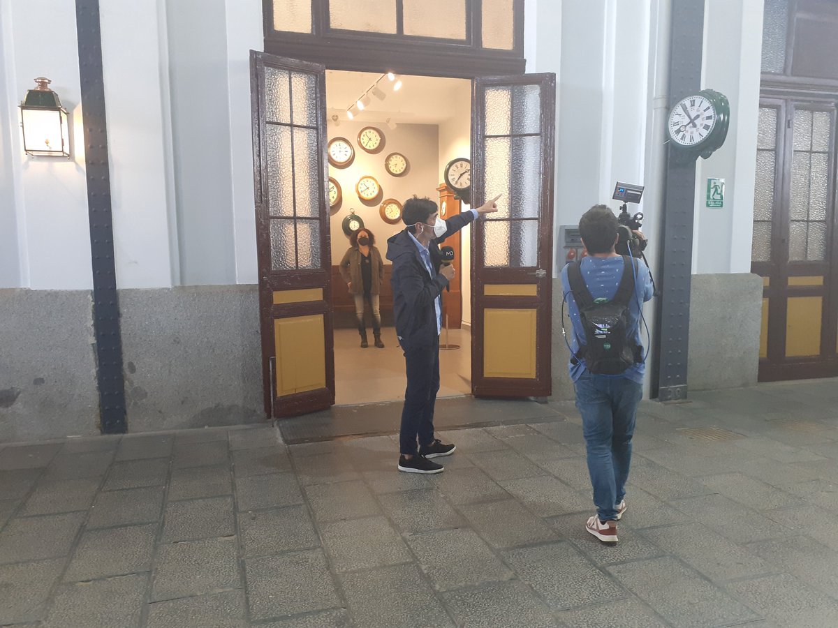 M_Ferrocarril's tweet photo. Ayer, con motivo de la celebración del #DIM2021 y la reapertura de la Sala de Relojes, nos visitó un equipo de @MadridDirecto👉https://t.co/iM3kYTSL4x (a partir del minuto 31:04) ¡Gracias @JessCosano @telemadrid!😊 https://t.co/HhQVl0YV9x