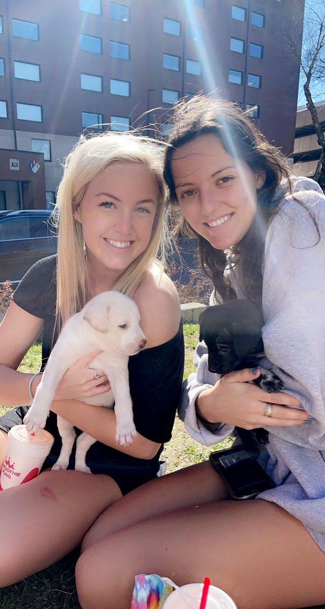 UT Residents Kennedy &amp; Lizzie say they loved living at UT because it gave them lifelong friends and great memories!! #WhyUTWednesdays 🤞🏽🤩💕