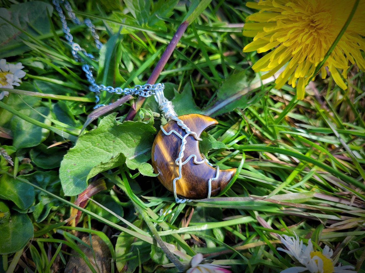 Another piece just added to my website, click the link for more information. 

annabellarosegiftsuk.square.site 

How beautiful is this #TigersEye 😍 the #gold shines through when it hits the light! 

Known as a #Goodluck charm, we could all use one of them I'm sure!