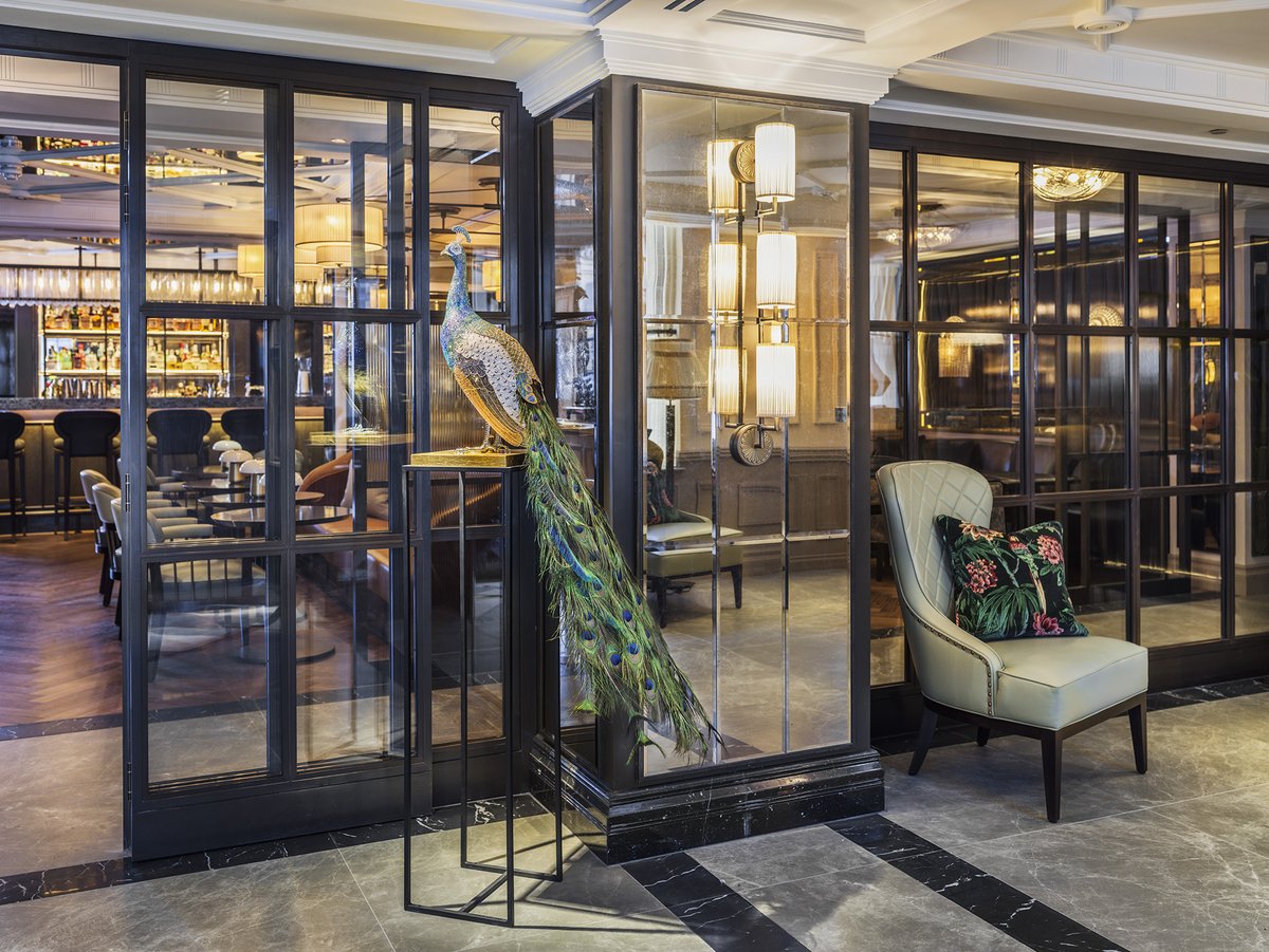 Meet Alfie, our resident townhouse peacock 🦚

Named after Oscar Wilde's rumoured lover Lord Alfred 'Bosie' Douglas, you can find Alfie residing in our hotel lobby. Adorned with 25,854 Swarovski crystals he's rather hard to miss! 

#peacock #art #sculpture #mayfair #london