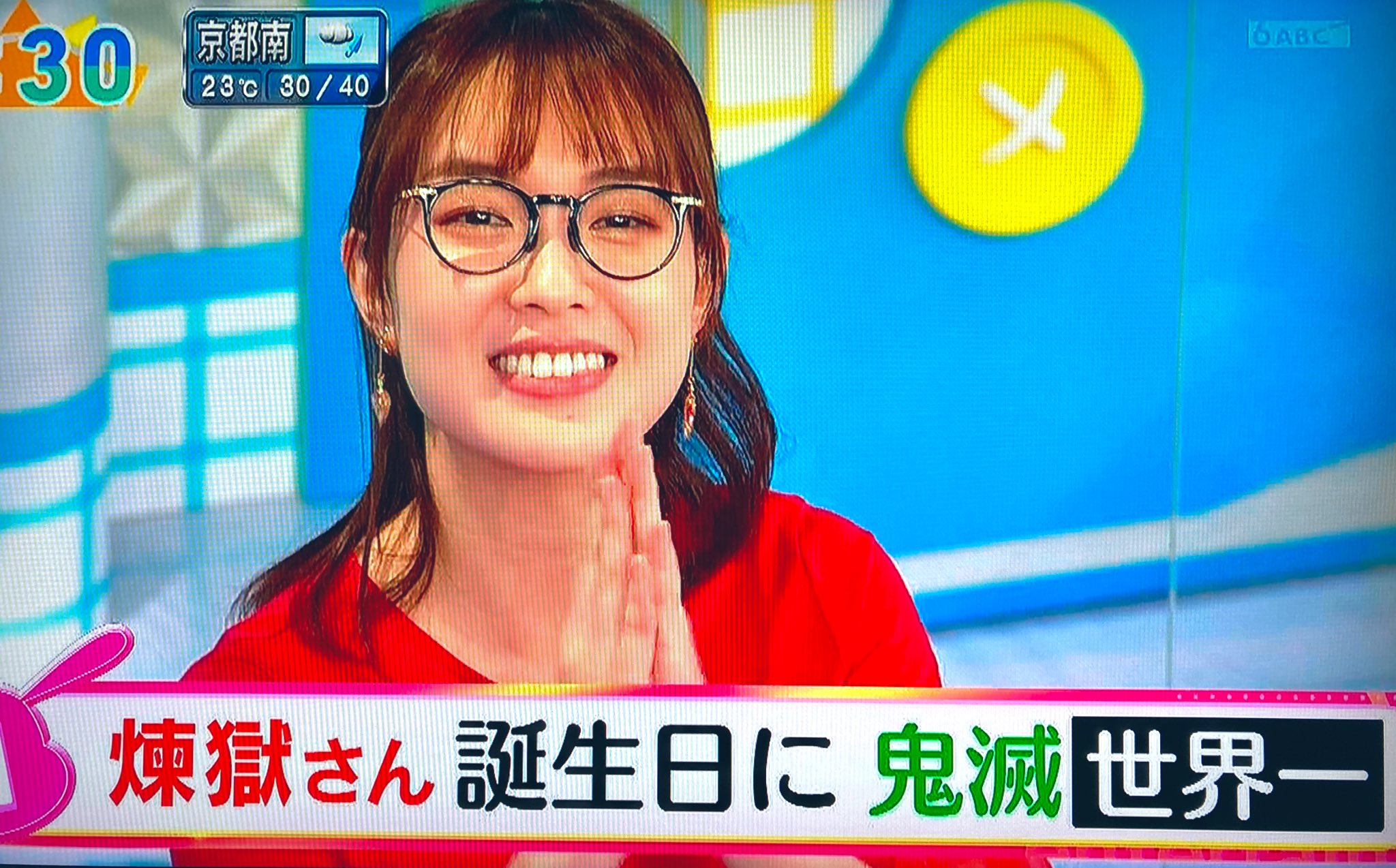 コジロウ 水曜日の反乱軍 週末の主夫 Lv 半人前 ３ 苔が気に入る場所だったら どんな所でもくっつくみたいですね ただし ツルツルの物は剥がれやすいみたいですね そんな苔の事を気に入った澤田さん ココで視聴者の皆様と自分へのお土産を