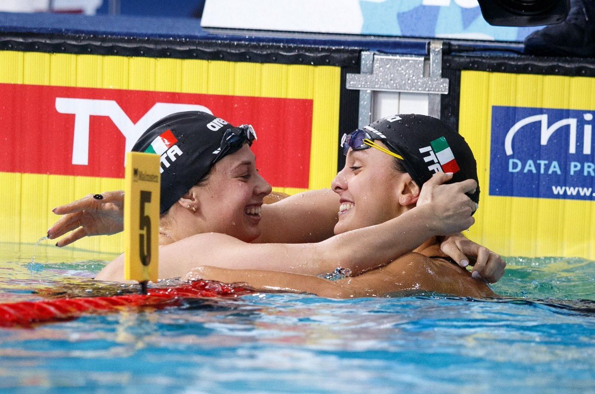ItaliaTeam_it's tweet photo. SIAMO SEMPRE SUL PODIOOOOOO OOOOOO! 🐸🐸

Nei 100 rana Arianna Castiglioni ARGENTO e Martina Carraro BRONZO!

#ItaliaTeam | @FINOfficial_ | #Budapest2021 https://t.co/JL16j4ihxR