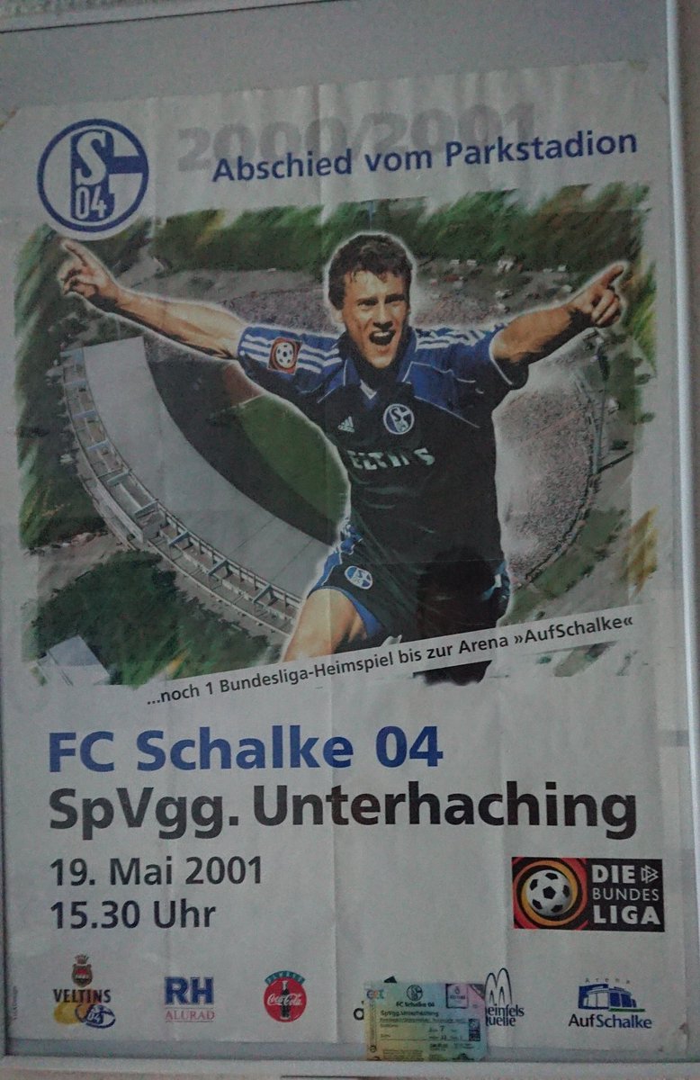 TPS04's tweet image. Als Kind dachte ich schlimmer als dieses Spiel geht es sportlich nicht.
Zwanzig Jahre später ging es doch schlimmer. Komischer Weise berühren mich alte Bilder von damals mehr als der aktuelle Abstieg. #S04 #04Minuntenimmai