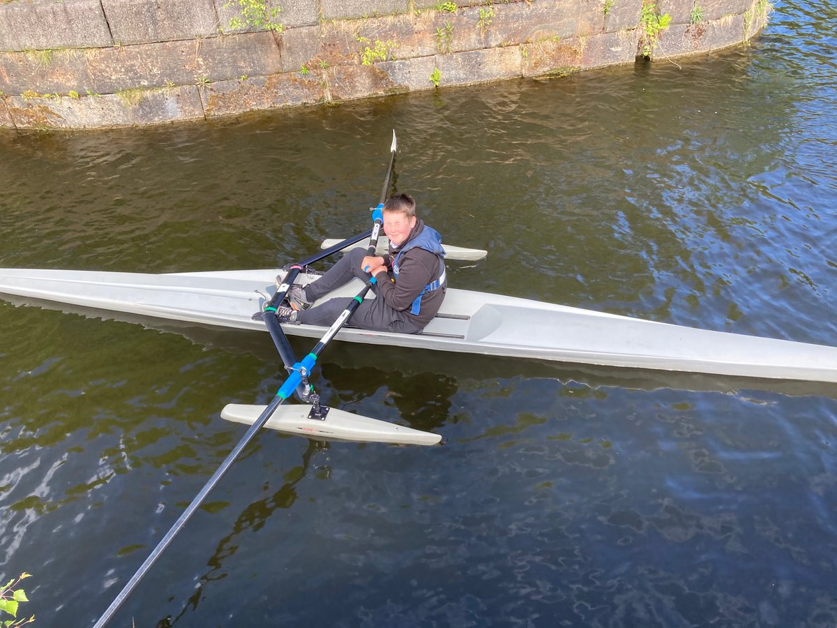 HighparkPS's tweet photo. Our P7 rowers did a fantastic job negotiating the narrow canal gates! It was great fun getting to explore as we continue to develop our skills. Thank you @TheFirhillYP 🚣‍♂️🌞 #scottishrowing https://t.co/Va3kMue3oY