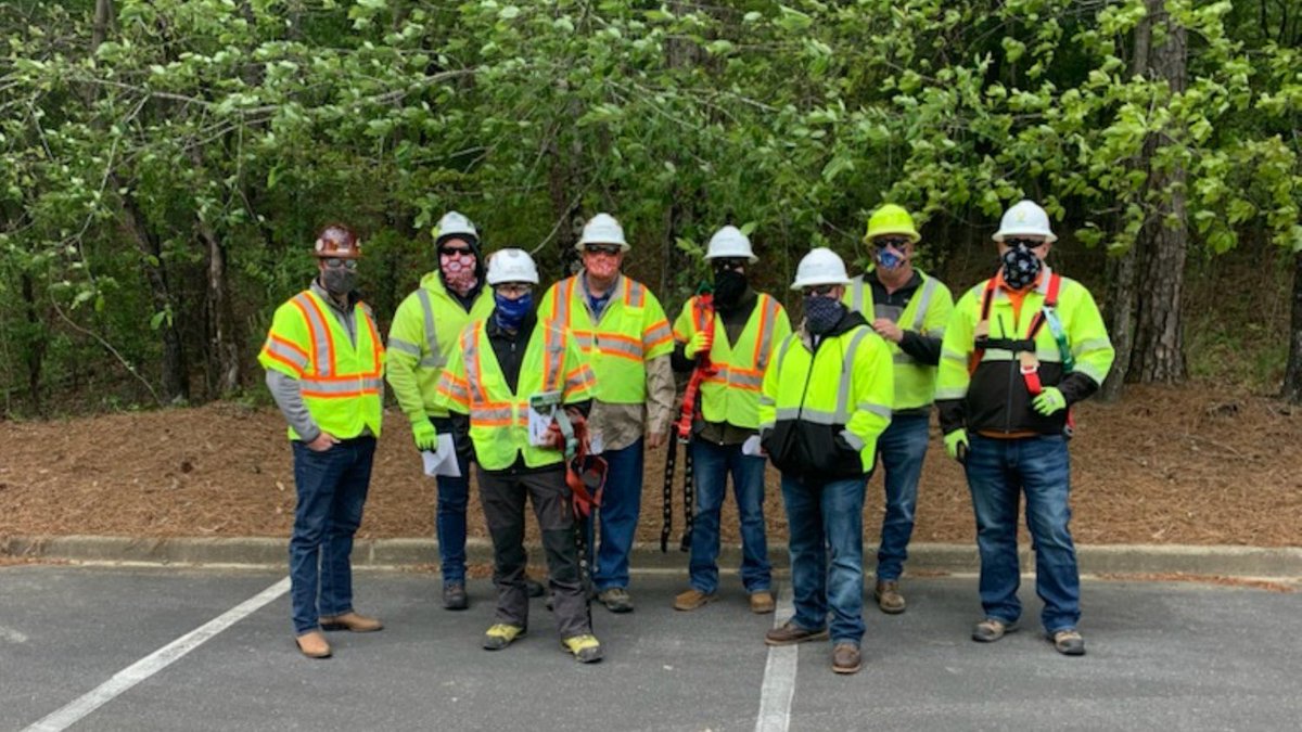 Asplundh_Tree's tweet image. After the classroom training concluded, the participants in the Level 1 Altec Sentry Trainer Training headed outside for some hands-on practice. @AltecInc #TrainerTraining