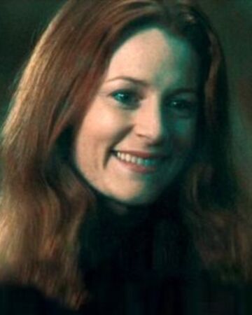  Happy birthday to Geraldine Somerville who portrayed Lily Evans in the films! 