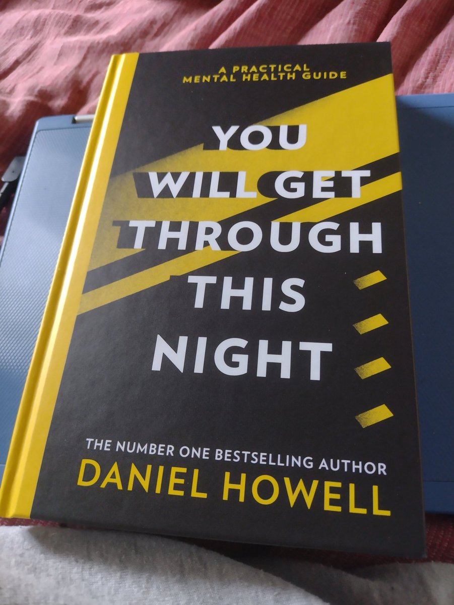 TezzaDevon's tweet image. Guess what came 🥳, so excited to read it. 🥰 also nice signing Dan 😁.