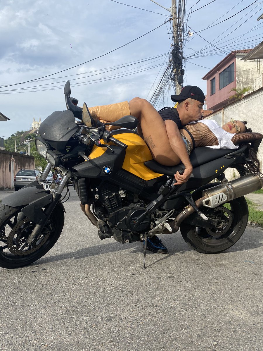 mccopinhoofc's tweet photo. Entre o perigo e o tesão dois foras da lei em busca de aventura e prazer ...... e vc arriscaria td por uma vida boa ? ...... #glockada ... #clipenovo @jessicasalty https://t.co/Nu34VbDgwb