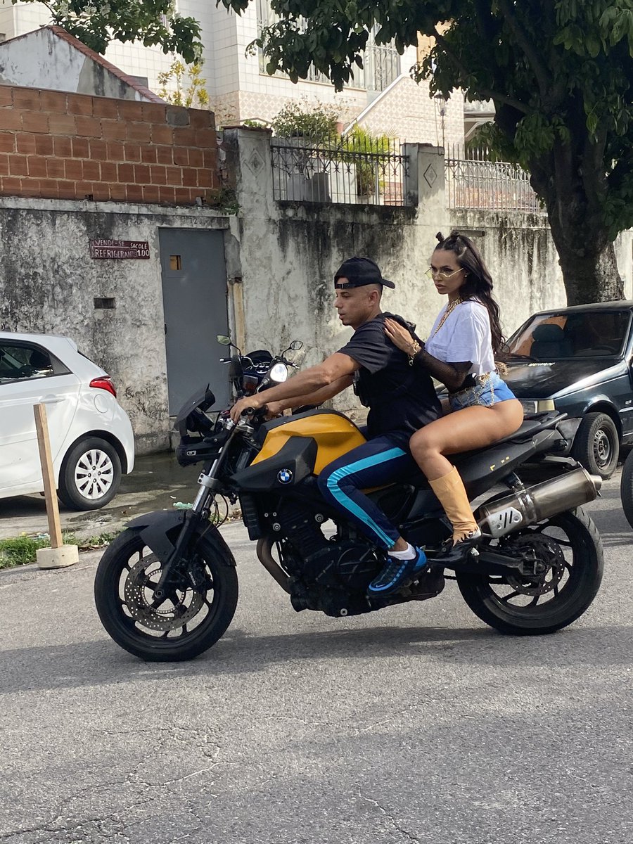 mccopinhoofc's tweet photo. Entre o perigo e o tesão dois foras da lei em busca de aventura e prazer ...... e vc arriscaria td por uma vida boa ? ...... #glockada ... #clipenovo @jessicasalty https://t.co/Nu34VbDgwb