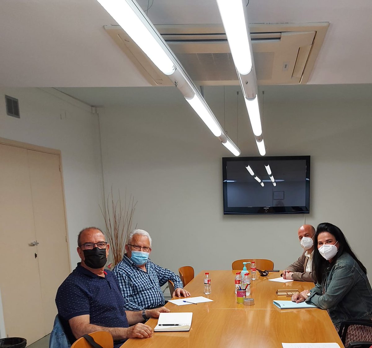 Dentro del ciclo de reuniones que estamos manteniendo desde la regidoria de envejecimiento activo de <a href="/LHAjuntament/">Ajuntament de L'Hospitalet</a> con las asociaciones de jubilados y pensionistas de la ciudad para hablar de los retos que se nos plantean ante esta nueva situación, hoy era el turno de Provençana