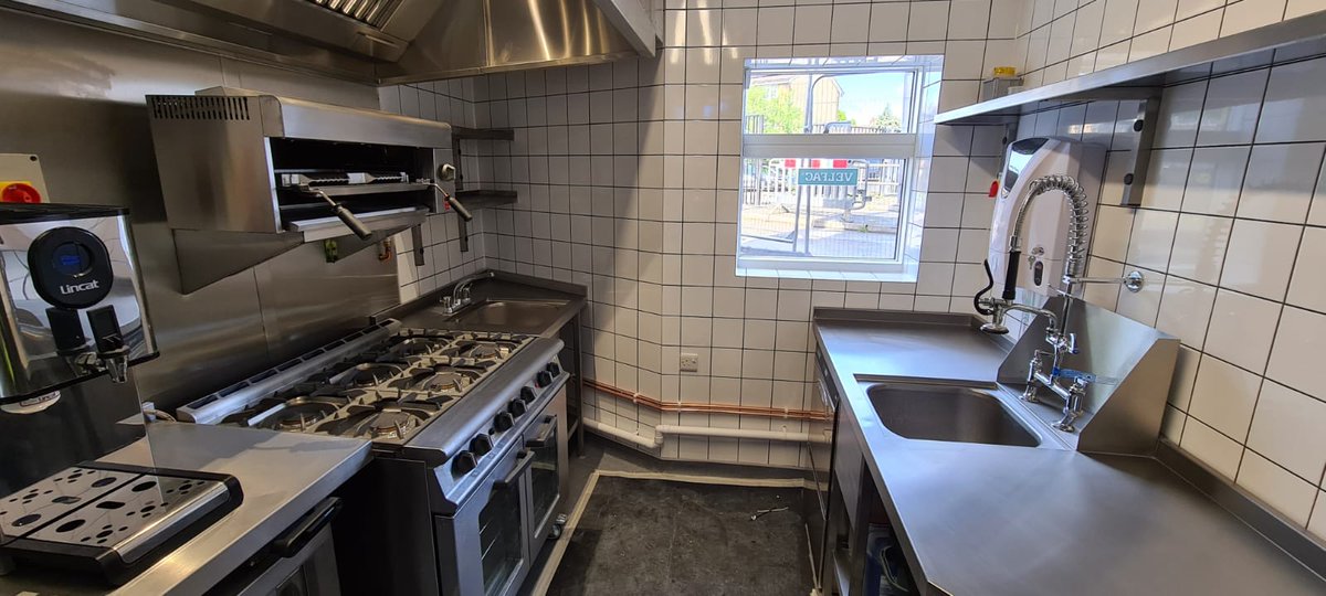 Commercial kitchen now fully installed for NFC Homes at Emlyn Gardens Community Centre in Shepherds Bush @FalconFoodserv @LincatLtd @PentlandW @MechlineLtd @EAISUK @maidaid @RegaleMicrowave