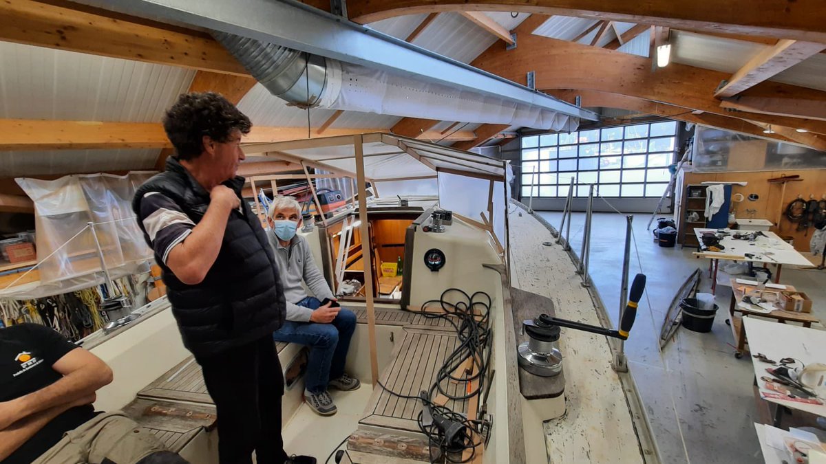 DamienGuillou_'s tweet photo. ⛵️Petite visite surprise du roi Jean Le Cam sur le chantier de refit du Rustler 36 qui bat son plein en ce moment à Port-La-Forêt !
👋🏻 Merci d’être venu @JeanLecam 😊
#TeamPRB #GGR2022 https://t.co/fArWvfd9ZS