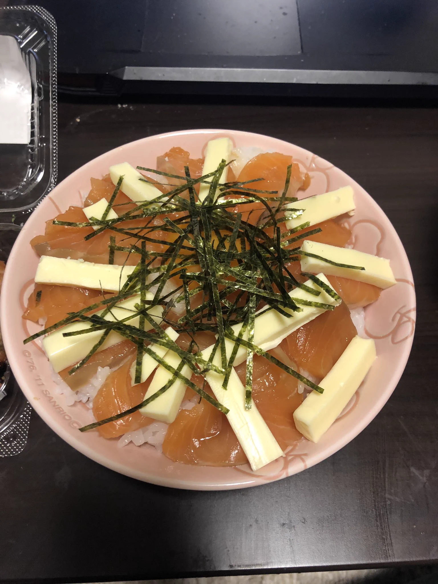 大葉忘れてたけど、ホント美味しいのよ。漬けサーモンが強い。  