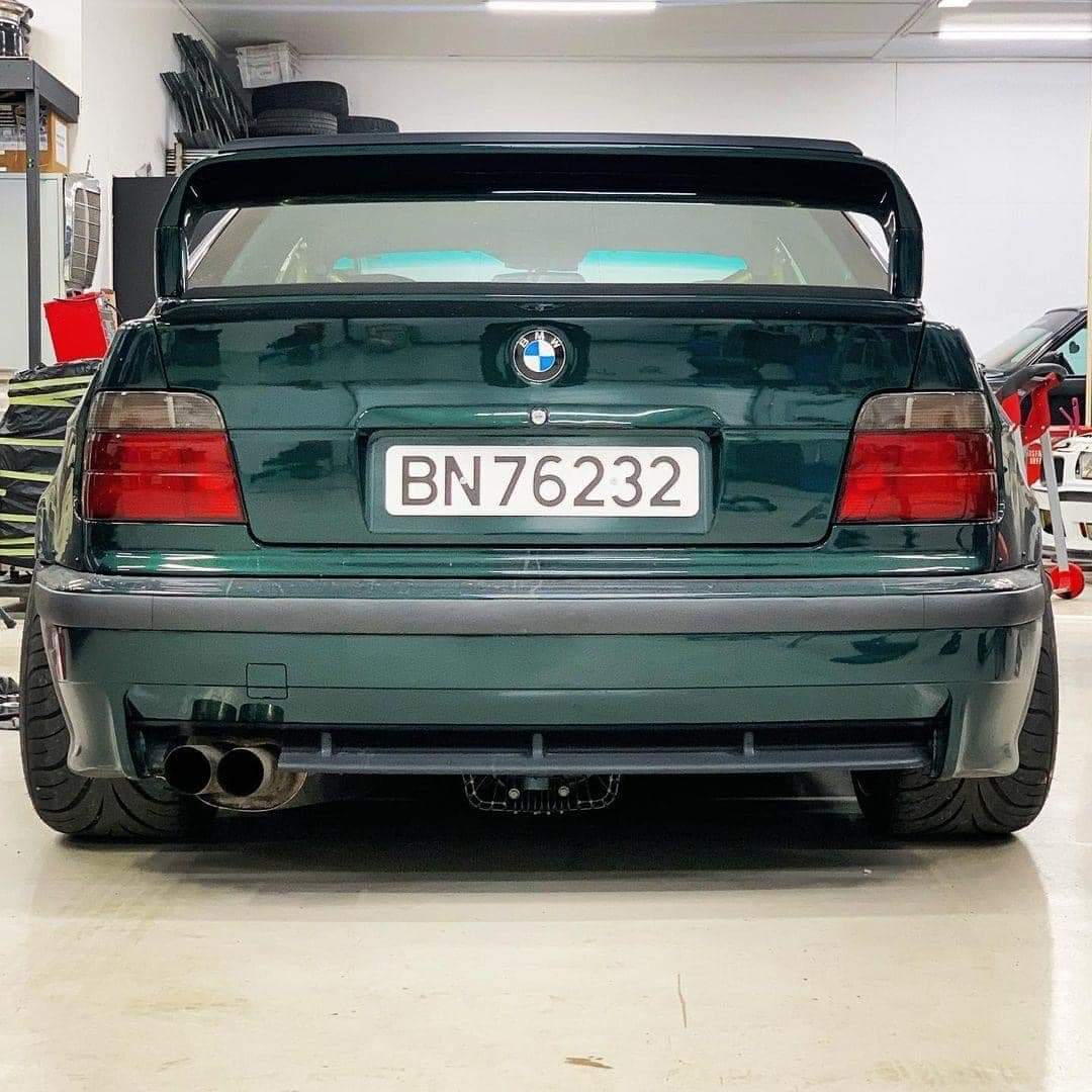 DJHardnoize's tweet photo. This BMW E36 Compact(it's not mine) has a dashboard, door panels and engine from a BMW E92 3 series #BMW #e36 #bmwe36 #bmwcompact #bmwe36compact #e36compact #bmwe92 #e92 #nicecar #beautifulcar https://t.co/Qo33bDeErh
