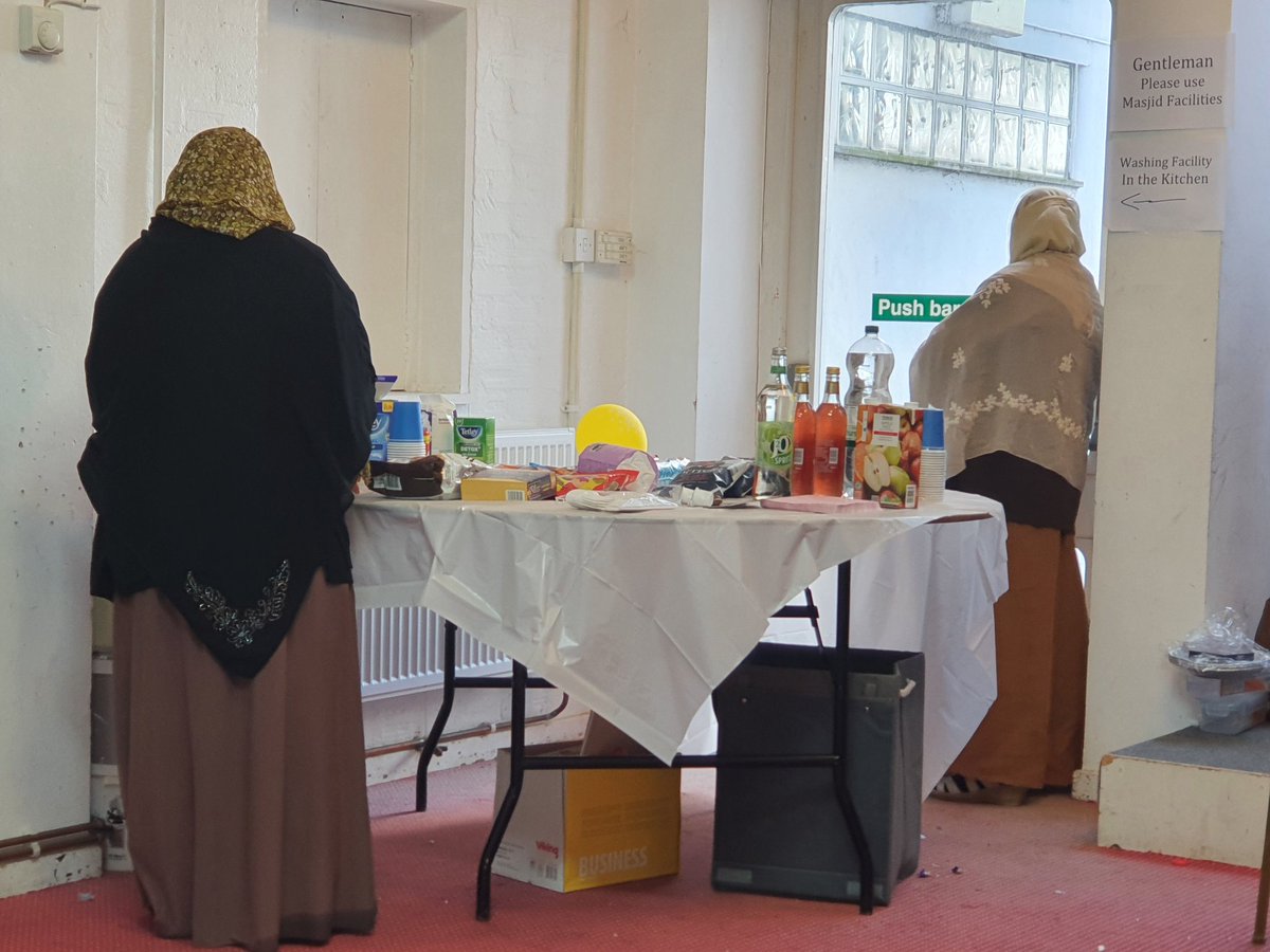 DarulUmmah's tweet photo. Chit, Chat, Chai every Wednesday between 9.30 to 10.30 at Care House, Bigland St. Join us for a chat, a piece of cake, a tea or coffee and to make new friends, hear from interesting speakers and get information and advice. @THHomes #coffeemorning#social#tea#coffee#goodmorning https://t.co/JIOhzge2BW