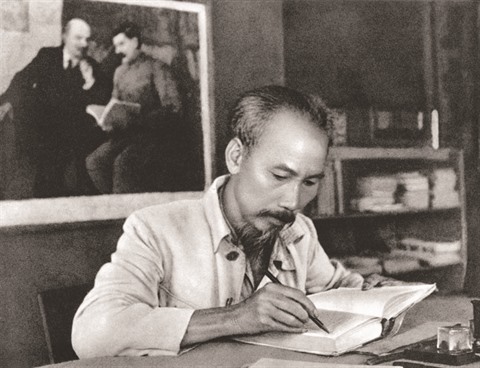 #EFEMÉRIDE | 1890: Tal día como hoy, hace 131 años nace el líder Ho Chi Minh, político, militar e insurgente vietnamita. Figura clave en la fundación de la República Democrática de Vietnam en 1945; además hizo pública su lucha en pro de la libertad de los pueblos del mundo.