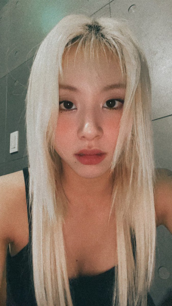 chaeyoungspics's tweet photo. SON CHAEYOUNG WHAT THE HECK https://t.co/bPu0bKGSJv