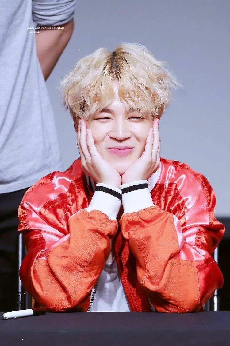 𝐂𝐡𝐢𝐦 ʲⁱᵐⁱⁿ Mochi Challenge Mochi Jimin 笑顔が可愛いジミンちゃん 1rt 1vote mastopsocial Bts Twt