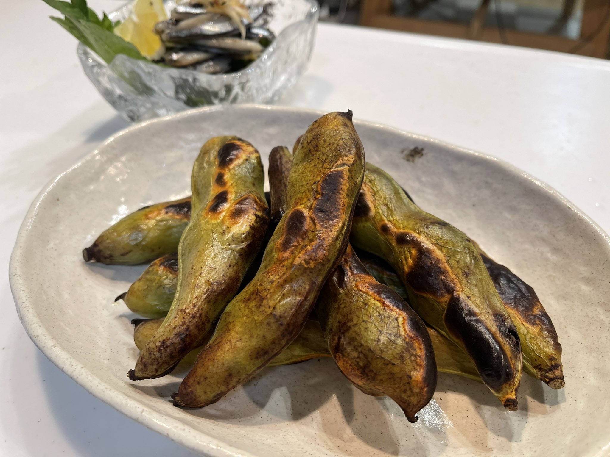 おじとら 今日のアテ完成 そら豆焼いてみました ホクホク 牛深産キビナゴの酢の物 これは超優勝 買占め決定 T Co Zizlofllr8 Twitter