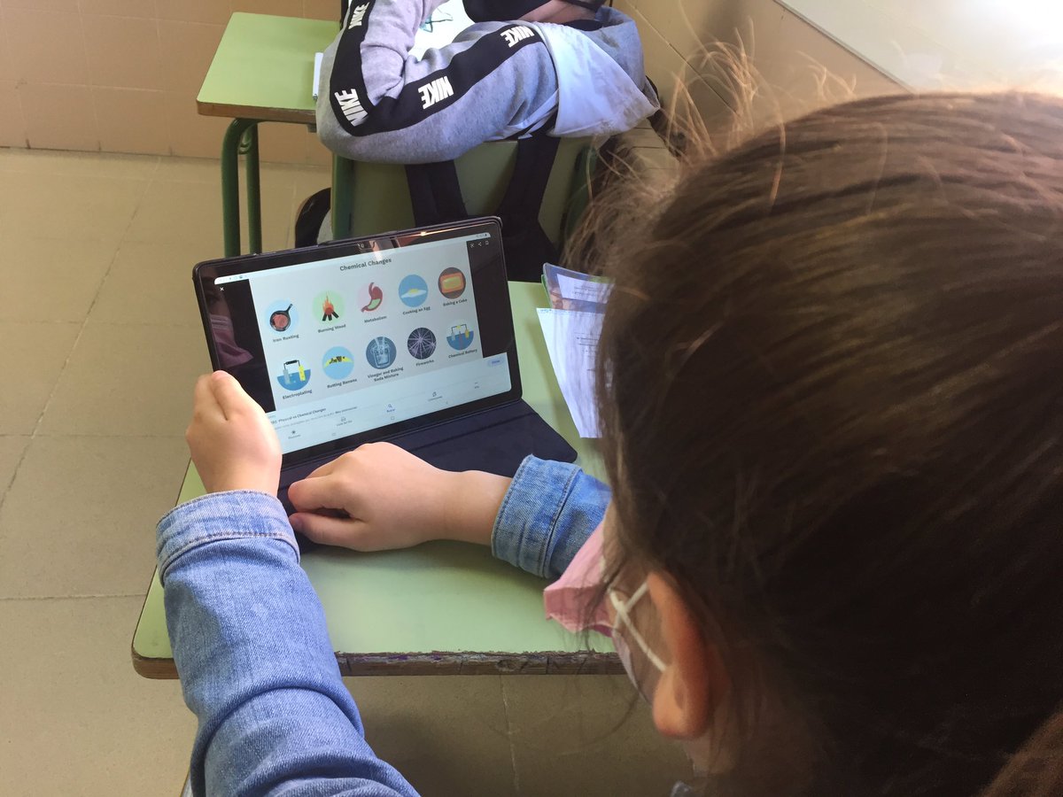 CeipCiglesias3K's tweet photo. Using our tablets for the first time!! Searching for information. #heatandlight https://t.co/NT98UtWSIA
