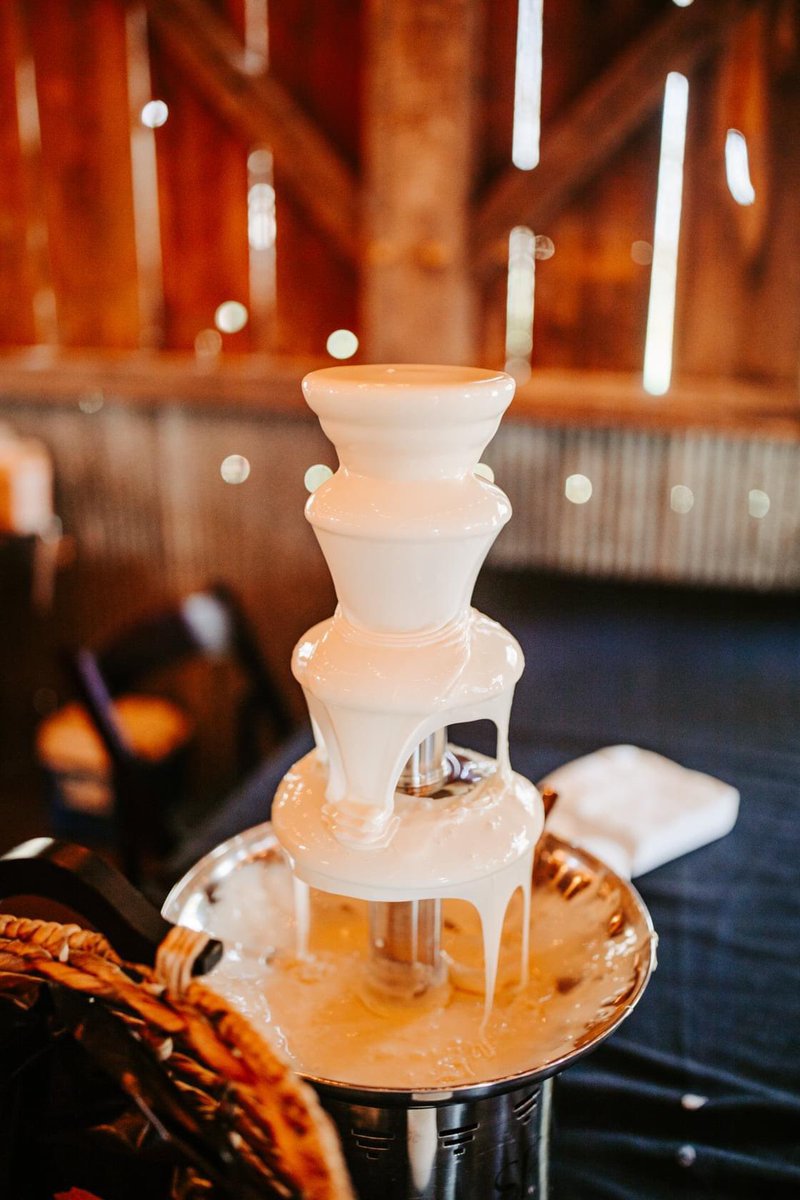 driagrace13's tweet photo. Queso fountain crew 🤪🥳 https://t.co/UaDP3FeykD
