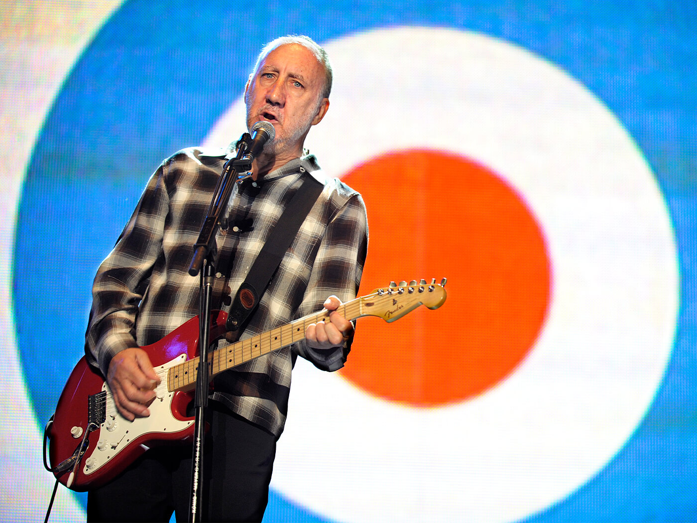 Happy 76th birthday to The Who guitarist Pete Townshend! 