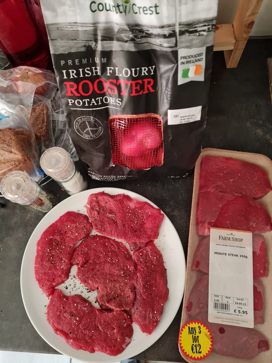 McGettrickDamo's tweet photo. Its always #healthyeatingweek @AgriAware once you stock up @CountryCrestFS 👏 #healthy #healthyeating #quality #fresh #local #supportlocal #shoplocal #value #3for12 
Fresh from the shop to the pan #lunch 🥩 https://t.co/zsUVww3900