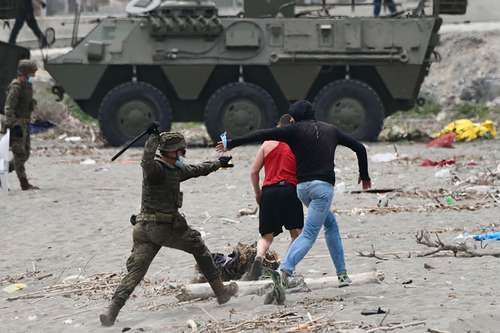 Unos 8 mil #Migrantes africanos cruzaron a nado hasta la ciudad de Ceuta la madrugada del lunes; la mitad ya fueron devueltos a #Marruecos. 
bit.ly/3ftqpD1