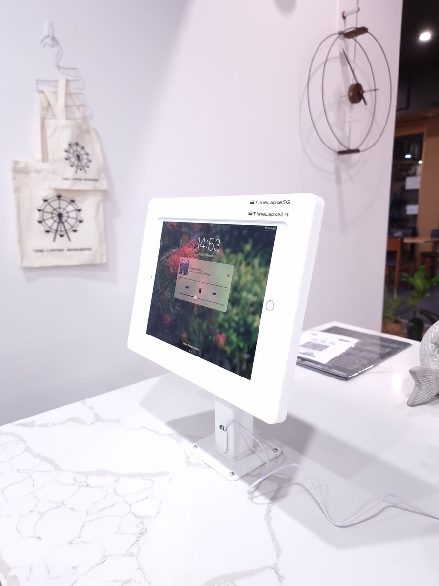 VidaBox's tweet image. Thank you to our friends @time_lapse_brewers in Melbourne for sharing this beautiful Point of Sale station featuring our White 360 Rotate and Tilt VESA Mount and White VESA Tablet Enclosure for the 10.5-inch iPad Pro &amp;amp; Air 3rd Gen! #VidaBox #VESAMount #VESAenclosure #POSstation