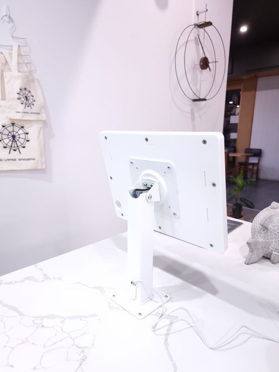 VidaBox's tweet image. Thank you to our friends @time_lapse_brewers in Melbourne for sharing this beautiful Point of Sale station featuring our White 360 Rotate and Tilt VESA Mount and White VESA Tablet Enclosure for the 10.5-inch iPad Pro &amp;amp; Air 3rd Gen! #VidaBox #VESAMount #VESAenclosure #POSstation