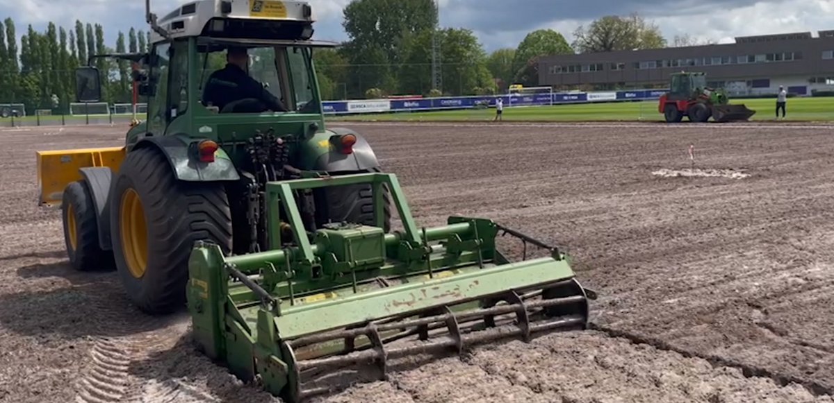 GrassMaster1989's tweet photo. Our team is actively working on the final steps to install a new GrassMaster pitch for @rscanderlecht (Belgian First Division A)!
Great collaboration with our friends at Sportinfrabouw and Tarkett Sports.
#PioneeringTheFuture #hybridgrass #artificialgrass #groundsmanager https://t.co/dMYqez5Qlt