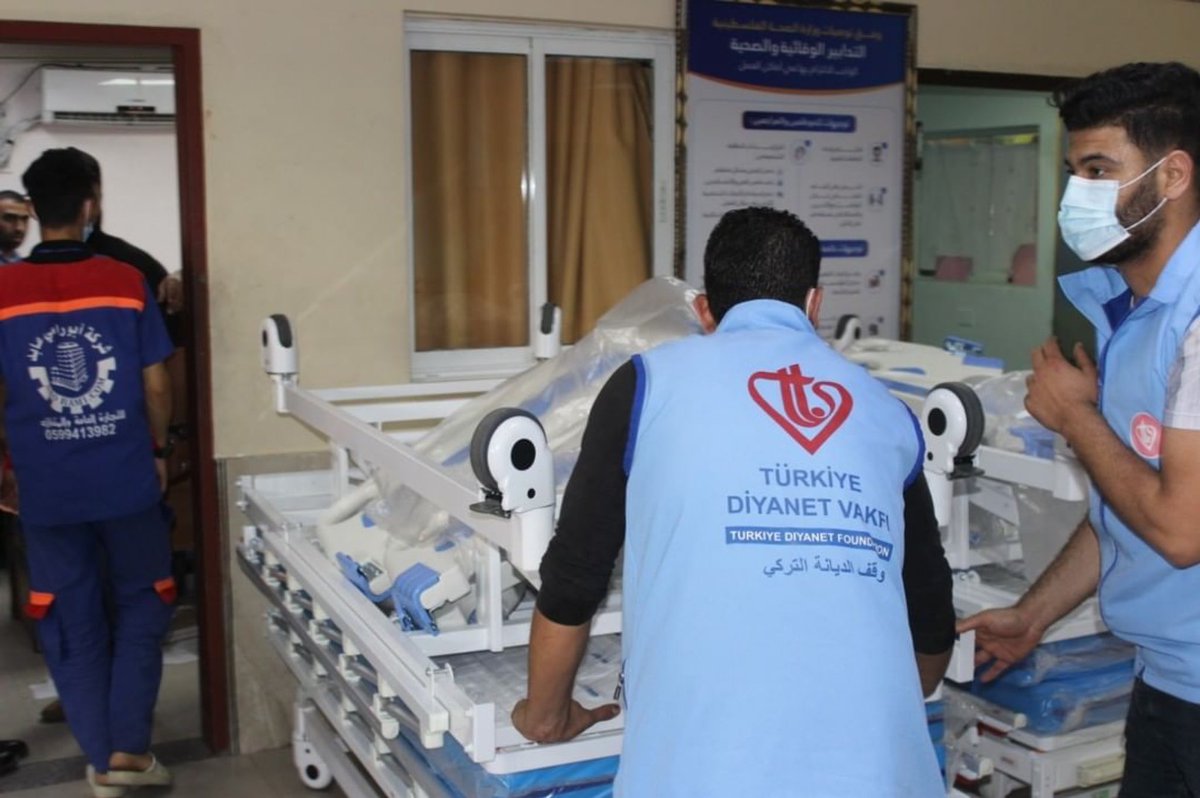 sertacabii's tweet photo. Kardeşlerim,
Şu an en önemli işimiz #FilistineUmutOl çalışmamızdır.

@DiyanetVakfi Tıbbi yardım başlattı. Ambulans, hasta yatağı, tıbbi malzeme vb yoğun bir yardım yapılıyor. 

Meydan okumalarımız�� hızlandıralım,
Hayra vesile olalım,
Kardeşlerimizin yaralarını saralım

RT RT RT https://t.co/WepwAhpGKf