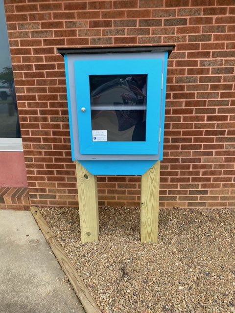 Shout out to ETSU College of Public Health for building a food pantry for DBHS!  <a href="/ETSUCPH/">ETSU Public Health</a> <a href="/jerrysboyd/">Jerry S. Boyd</a> @boone_principal