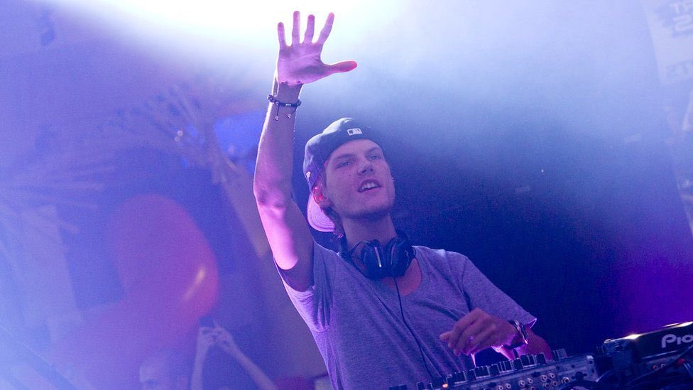 helinalehti's tweet photo. Tukholman Globenin virallinen nimi muutetaan Avicii Arenaksi kolme vuotta sitten menehtyneen DJ:n kunniaksi 

https://t.co/TY4HNaVk8l

#Helinä #UudenAjanMusiikkilehti #AviciiArena (kuva: Getty Images) https://t.co/43eC1zQErS