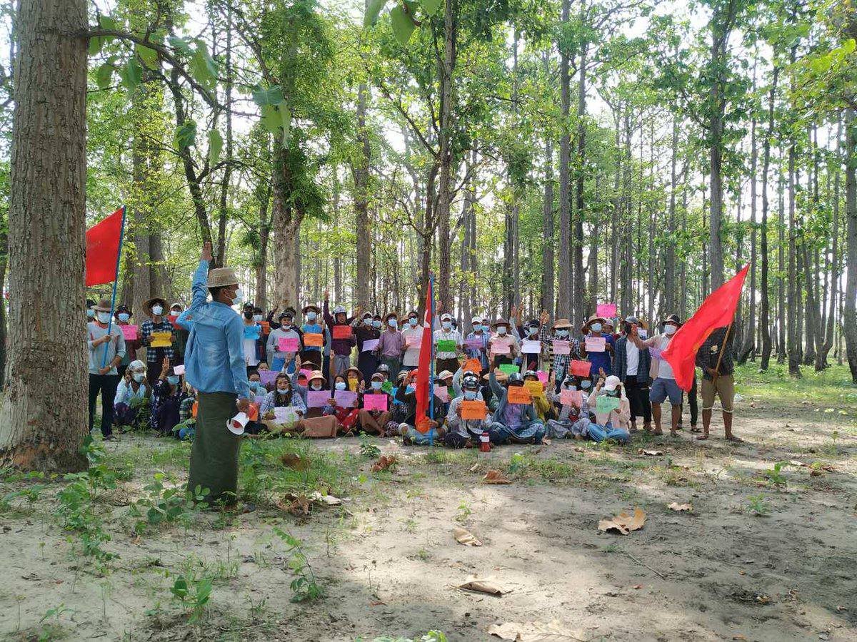 niokbaal's tweet photo. This morning, locals from Taze,Sagaing showed their opposition to Myanmar’s military junta in various ways. Holding a motorcycle rally and vowing not to go to school while the coup regime is in power during strike. #WhatsHappeningInMyanmar #May19Coup  https://t.co/vs8jaWww85