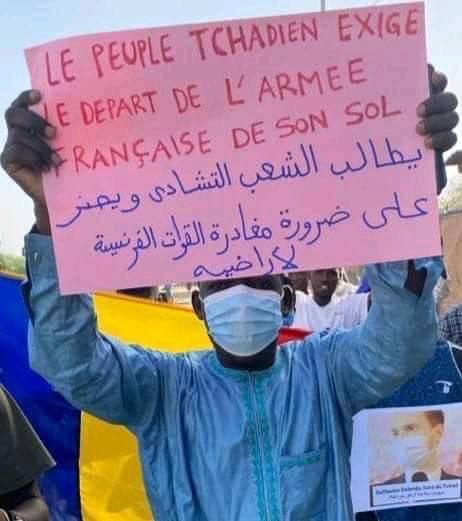 issagaadarmani's tweet photo. #wakit_tama تواصل نشاطها التظاهري في كافة الأراضي وهذه المرة بأعداد كبيرة من الأحياء الشمالية للعاصمة عكس المعتاد منادين بعدم تدخل فرنسا في شؤون #تشاد وتسليم السلطة للمدنيين.
كما تم إعتقال رئيس الحزب الإصلاحي ياسين عبدالرحمن ورئيس مكتب الشباب بالحزب.
#تشاديون_ضد_التدخل_الفرنسي٣ https://t.co/D6ZJ3Yvz0c