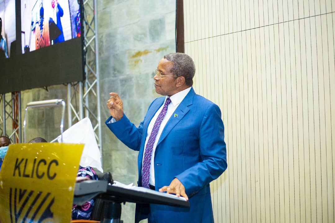 SummitPoint10's tweet photo. H.E. Dr. Jakaya M. Kikwete delivering a key note speech on the opening of the IQEC at Kisenga Hall. He was quoted saying... I translate "Nilipopata mualiko huu wa TENMET kuongelea mada ya ujumuikaji wa pamoja kugharamia elimu bora... Niliona ni mahala sahihi pa kuwepo" #IQEC2021 https://t.co/p3iCDpDHc5