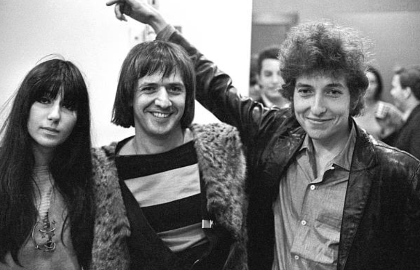 BoredWeb3's tweet photo. Bob Dylan &amp; pop duo Sonny and Cher in New York, 1965. 📷 Don Paulsen. https://t.co/q8eY0KGVK7