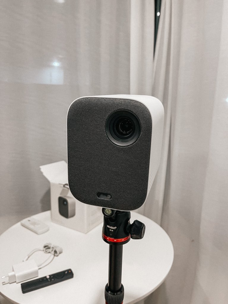ล่าสุดตัดสินใจซื้อ projector xiaomi มา ดีเกินคาดมากกกก มากกกก ภาพชัด เสียงดี ใช้ง่าย ดู youtube netflix บลาๆได้ เหมือนสมาร์ทีวี แต่ความฟินเหมือนอยู่โรงหนัง 🎥🎞