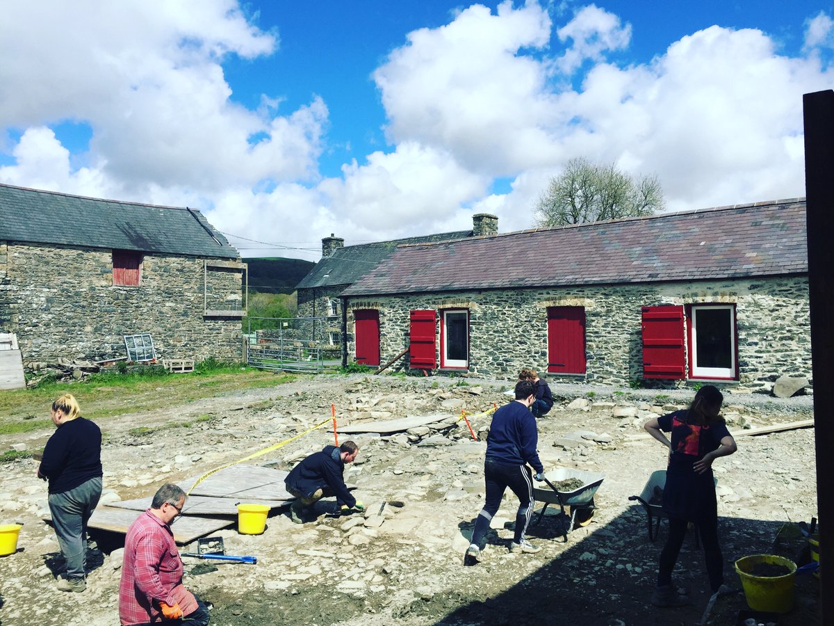 Finally a sunny day on site for our archaeologists today! ☀️
Yn olaf diwrnod heulog ar y safle i'n harglwyddwyr!☀️
<a href="/UWTSDLampeter/">Lampeter@UWTSD</a> <a href="/StudyUWTSD/">Study with UWTSD</a>