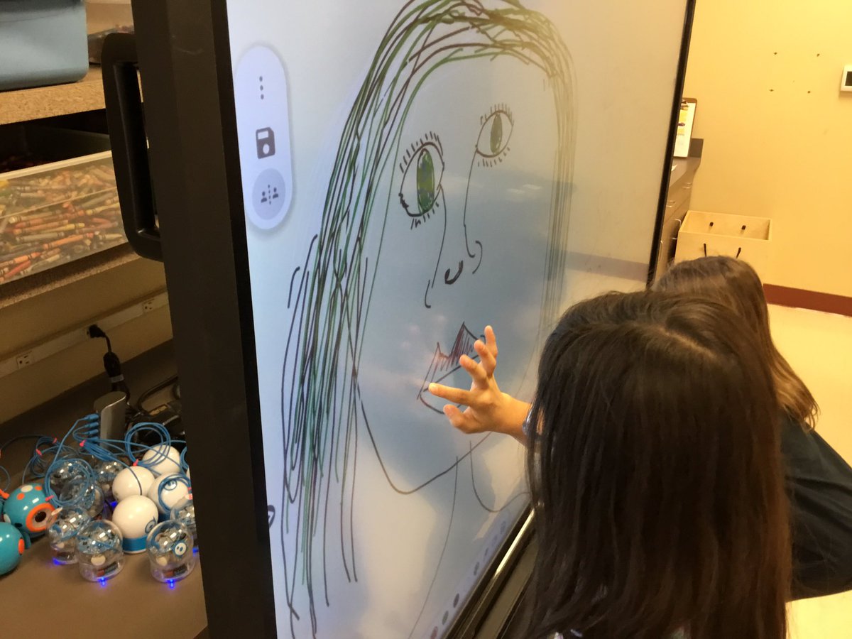 gesmakerspace's tweet image. First graders enjoy choosing their own centers to visit.