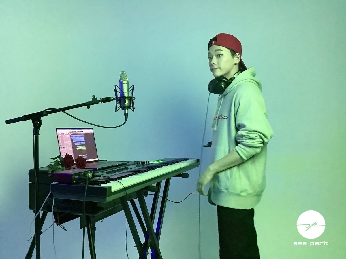 SEAPARKofficial's tweet photo. 네번째 멤버 재능소년 김형준!
Ring Ding Dong 루프스테이션
Behind cut 공개 - 2😎👍
#SEAPARK #���택트아이돌 #ONTACT_IDOL #KPOP #아이돌 #idol #데뷔 #멤버공개 #SHINee #RingDingDong #cover https://t.co/cIb01LZdaG