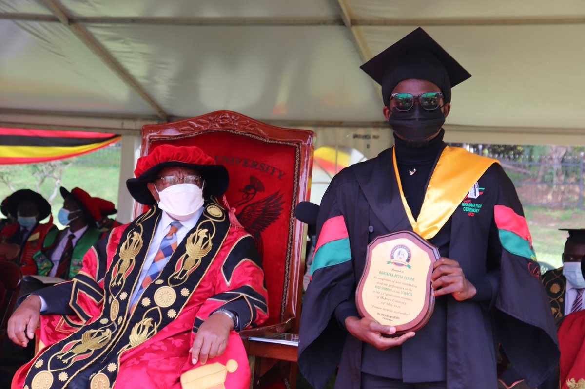 Makerere's tweet image. Nanseera Peter Clever was recognised by the Convocation and received his award for the overall best student in Sciences. Nanseera graduated with a Bachelor of Information Systems and Technology. He obtained a First Class Honours with a 4.74 CGPA. #Mak71stGrad